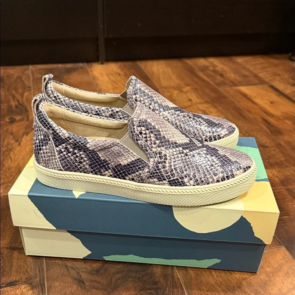 Brand New 6.5 Earth Snakeskin Slip-On Sneakers - Picture 1 of 8